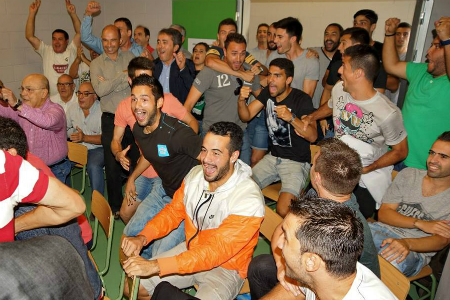 Així van reaccionar a Cornellà quan es va conèixer que el Real Madrid era el rival // FOTO: Andrés Ayala (uecornella.cat)