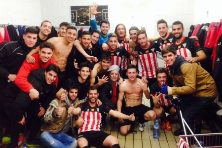 Els jugadors del Viladecans, després del partit contra l'EFAC // FOTO: Twitter @yery_9