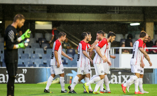 Els jugadors de l'Hospi van conquerir el Mini Estadi / FOTO: Àlex Gallardo (celh.es)