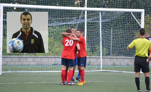 Xavier Dilla, amb la pilota amb què va fer el seu pòquer de gols // FOTO: Facebook CF Gandesa/Ràdio Gandesa