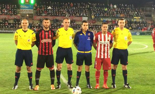 Capitans i tripleta arbitral, abans de l'inici del Reus-Atlético // FOTO: Jordi Mestres Rius