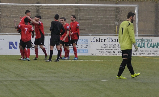 Els jugadors del Santboià celebren un dels seus gols a Mas Tallapedra // FOTO: fcsantboia.cat