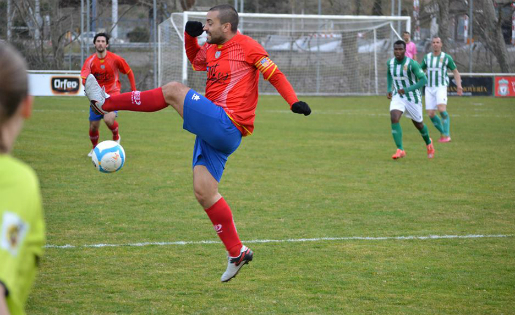 Diego llueix amb el orgull el braçalet de capità del Martinenc // FOTO: Dani Falcón