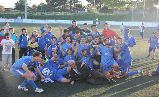 Les imatges eufòriques d'un Cambrils United que la temporada vinent jugarà a Segona Catalana // FOTO: Cedida