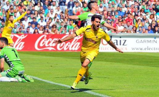 Vitor celebra el primer gol del partit // FOTO: Xavi Guix (cfreusdeportiu.com)