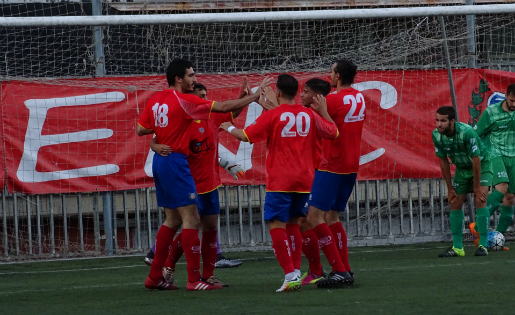 El Martinenc va celebrar el gol contra el Cornellà que va certificar la classificació // FOTO: Marc Santaeugenia