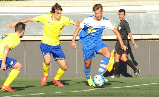 El Badalona va decidir el grup al seu partit contra el Castelldefels // FOTO: Marc Santaeugenia