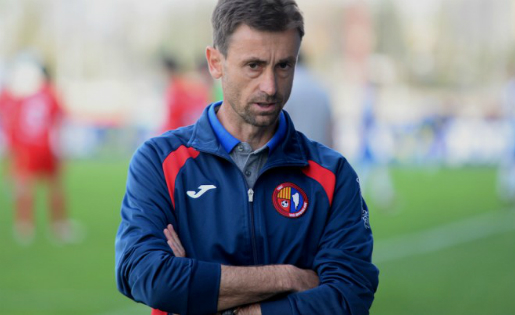 Castillejo arriba a la banqueta de l'Ascó després del seu pas per l'Olot // FOTO: Héctor Farrés (ueolot.com)