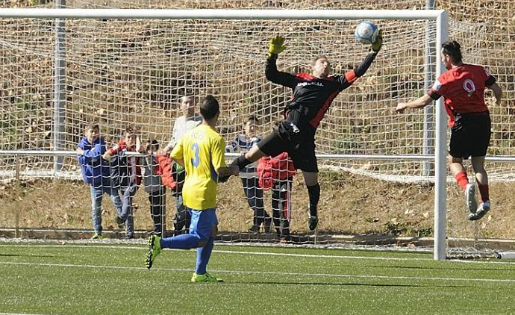 Una intervenció de les moltes que ha fet Rodri al llarg de la seva carrera // FOTO: fcsantboia.cat
