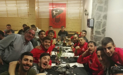 L'EFAC va celebrar les festes... i el punt aconseguit al camp del líder // FOTO: Twitter EFAC Almacelles