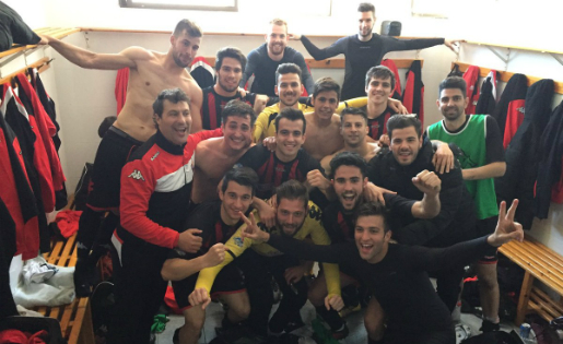 Així van celebrar els integrants de la plantilla del Reus B el triomf al camp de la Rapitenca // FOTO: @reusbcambrils