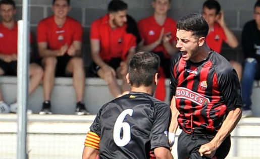 Xavi Jaime celebra un gol que pot valer un ascens // FOTO: CF Reus Deportiu