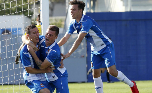 Els jugadors de l'Espanyol B van trigar a celebrar el triomf a Cambrils // FOTO: RCD Espanyol
