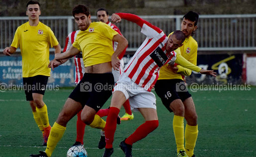El Vic aixeca el vol en guanyar el Cardedeu // FOTO: David Pallarols