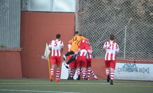 El Valls guanya i abandona la cua de la classificació // FOTO: eltravesser.cat