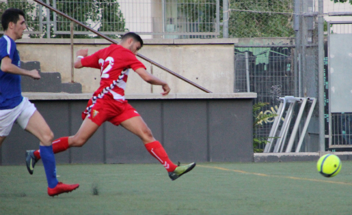 Així va marcar Nadjib el gol que ratificava la classificació del Badalona // FOTO: @Mark_SplashFoto