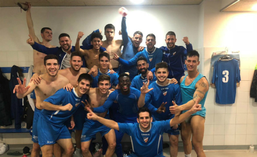 Els jugadors del Lloret van celebrar un important triomf contra el Vilassar // FOTO: @fchamizo8