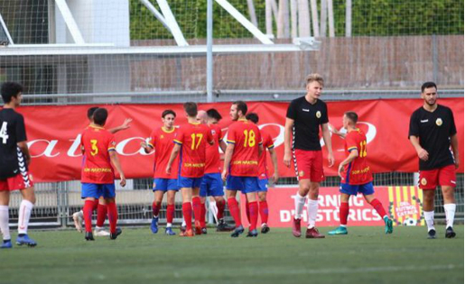 El Martinenc, celebrant un dels dos gols a l'Hospi // FOTO: Àlex Gallardo