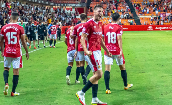 Edgar, Nàstic