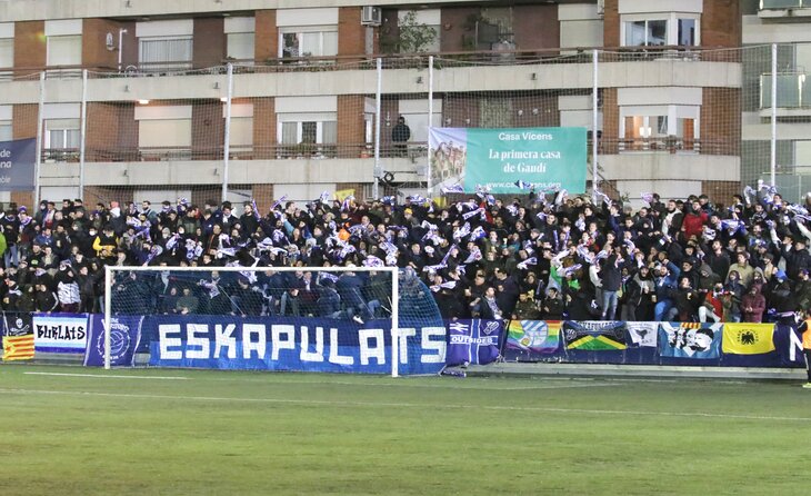 L'afició europeista no va fallar i va donar suport fins el xiulet final // FOTO: CE Europa
